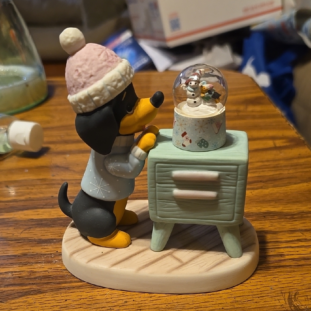 Charming Black and Tan Decor Accent Figurine